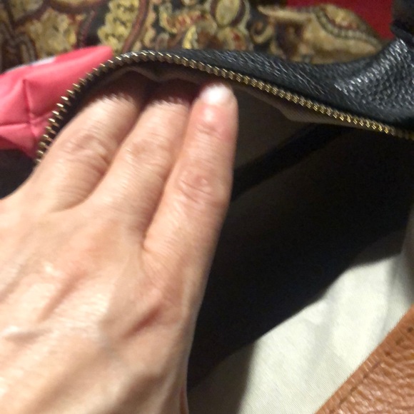 Valentina Black and Tan Shoulder Bag - Picture 5 of 7